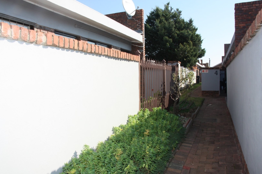 2 Bedroom Property for Sale in Pellissier Free State